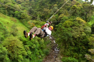 Ziplining über den Baumkronen in Boquete (Alexander Mirschel)  Copyright 
Infos zur Lizenz unter 'Bildquellennachweis'